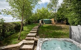 Yurt With Hot Tub Near Hartington, Peak District